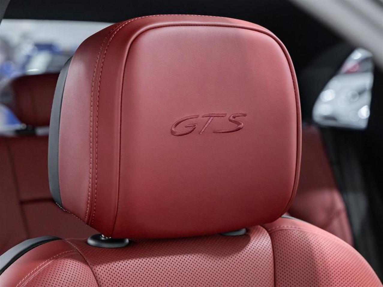 2026 Porsche Macan  Photo