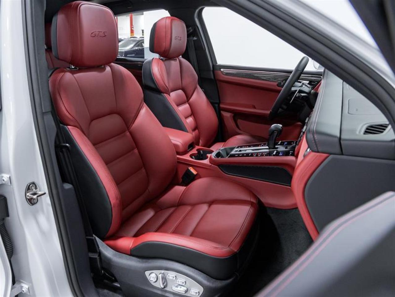 2026 Porsche Macan  Photo