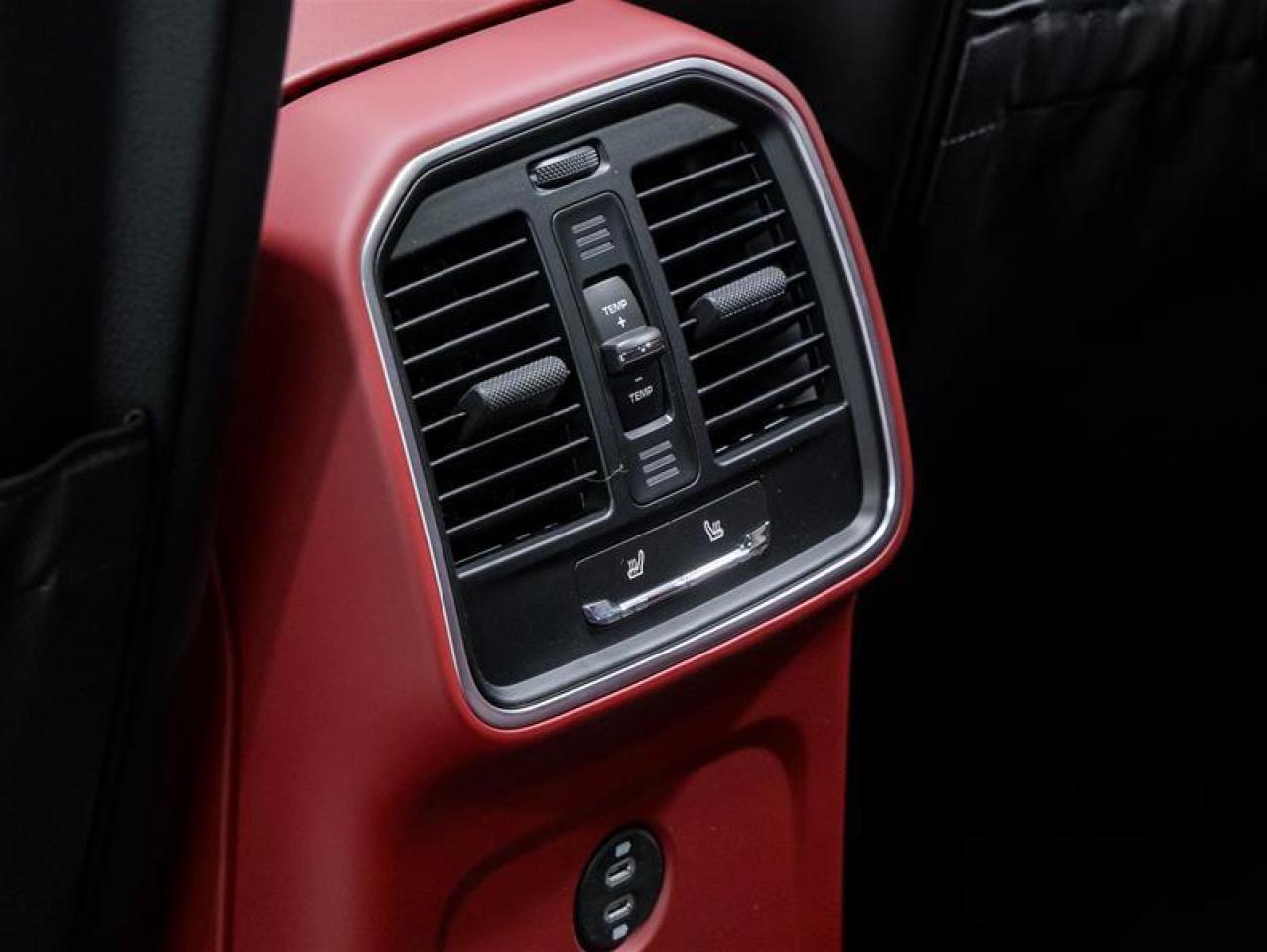 2026 Porsche Macan  Photo