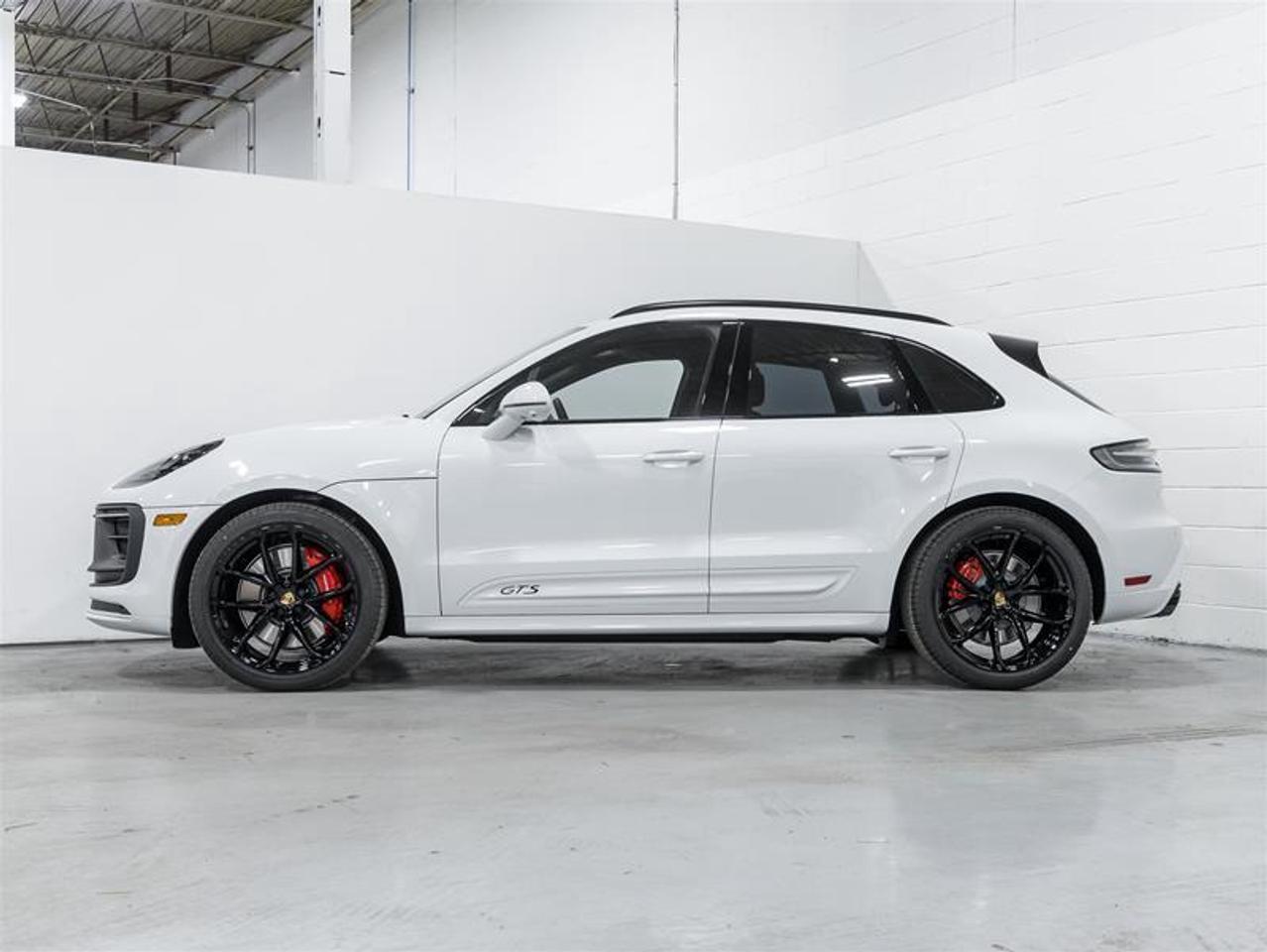 2026 Porsche Macan  Photo3