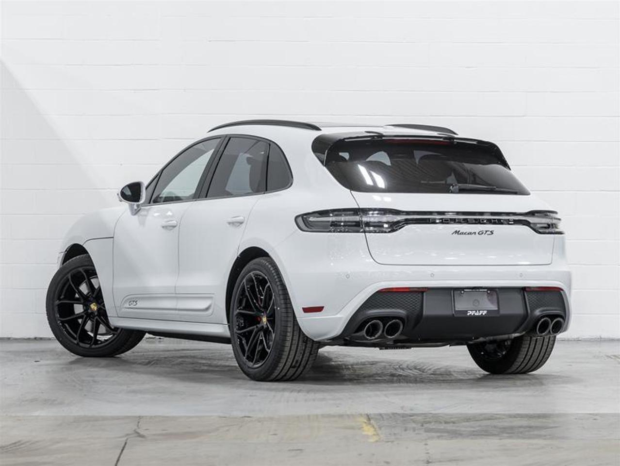 2026 Porsche Macan  Photo