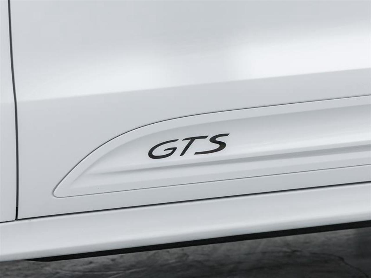 2026 Porsche Macan  Photo