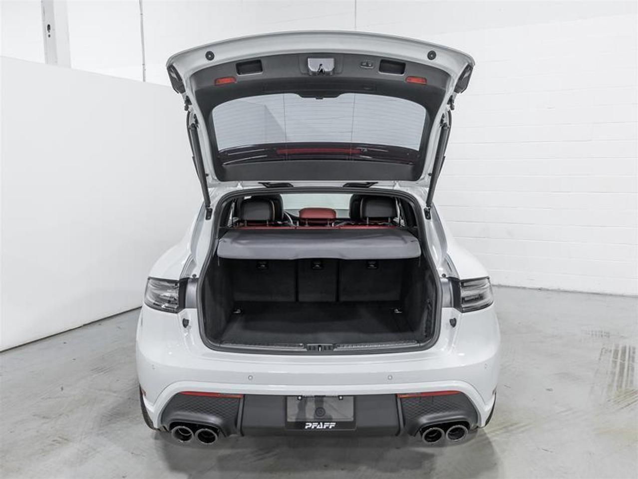 2026 Porsche Macan  Photo