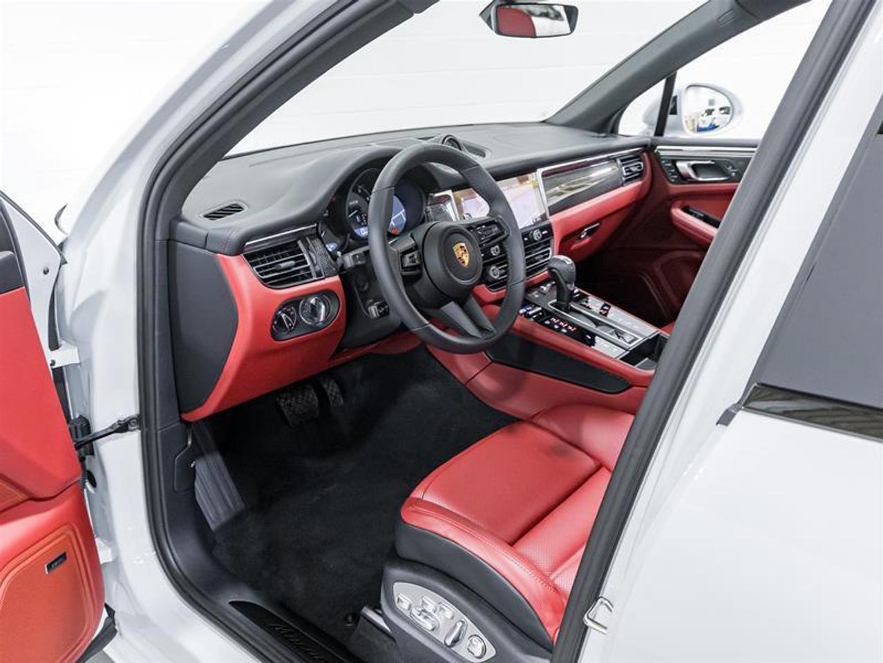 2026 Porsche Macan  Photo