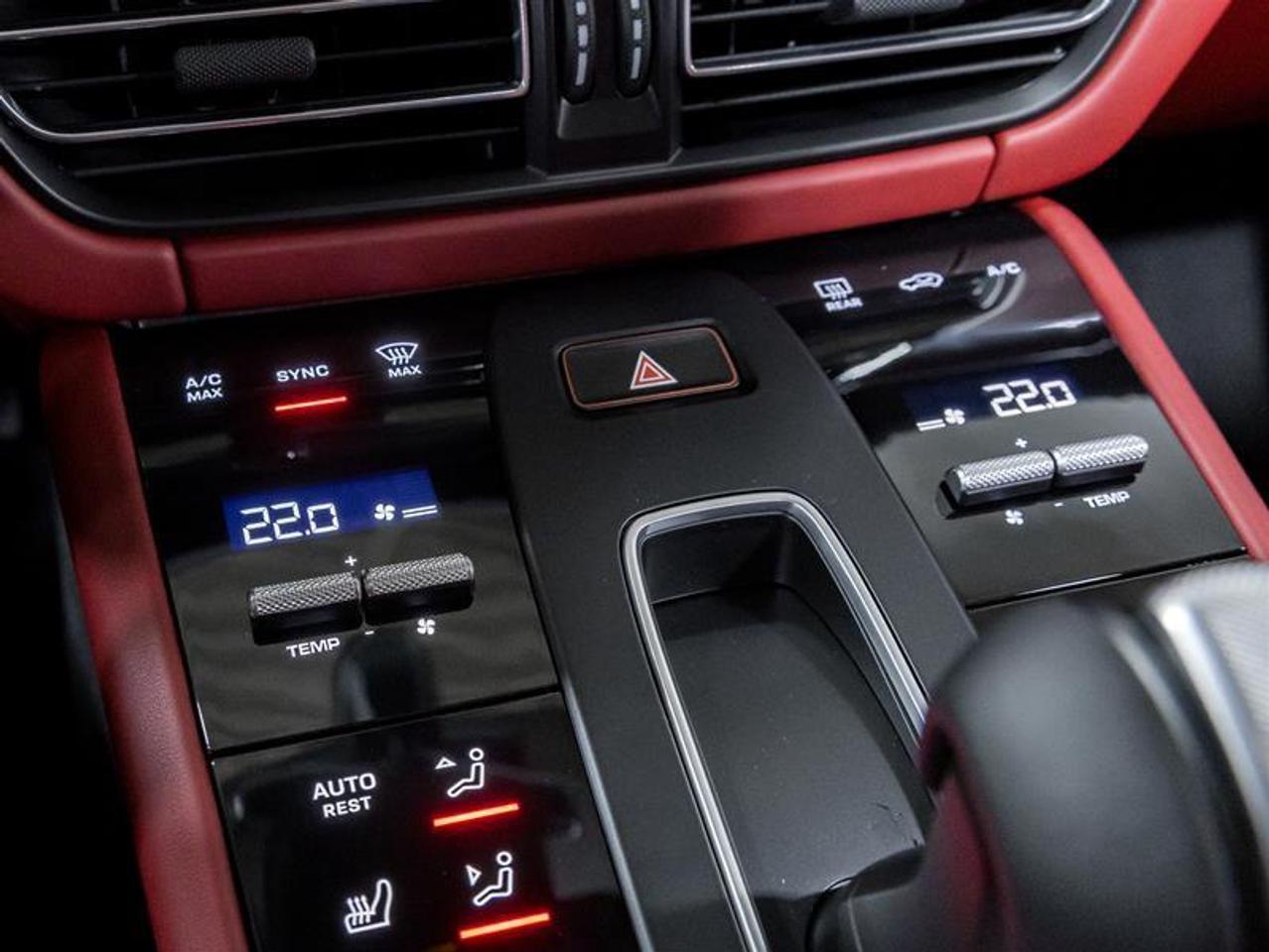 2026 Porsche Macan  Photo