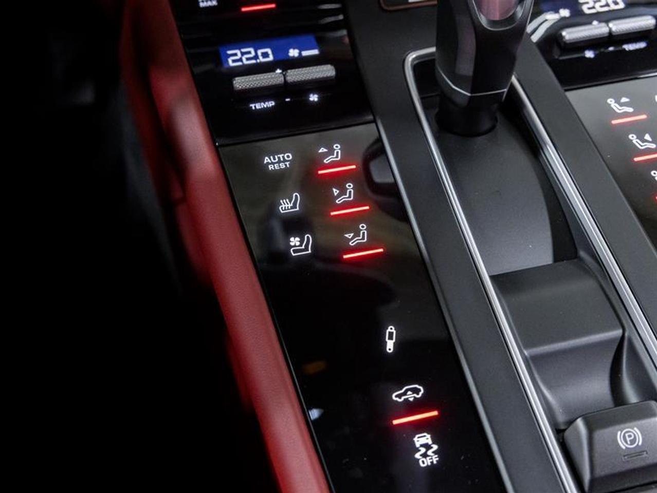 2026 Porsche Macan  Photo