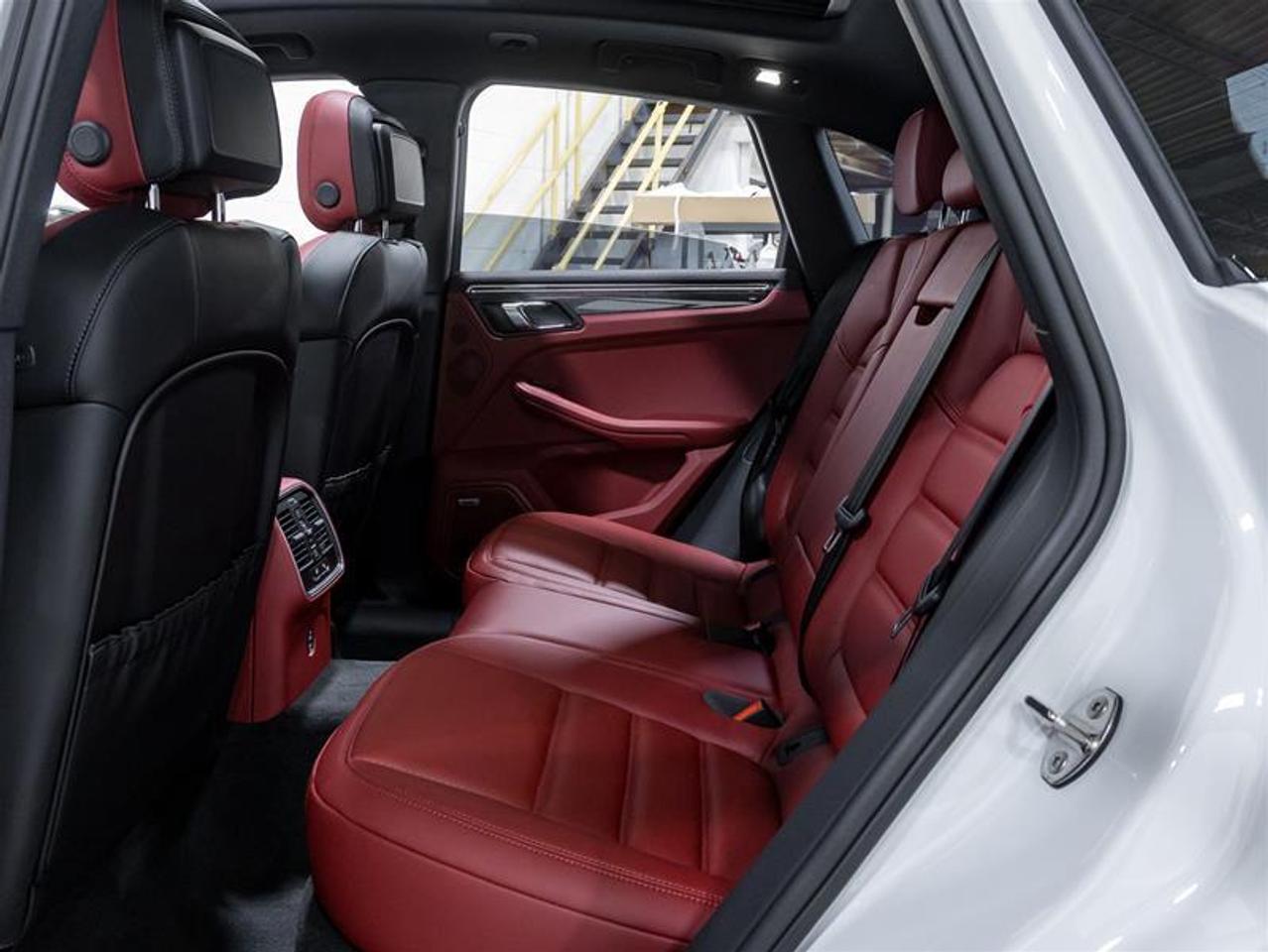 2026 Porsche Macan  Photo