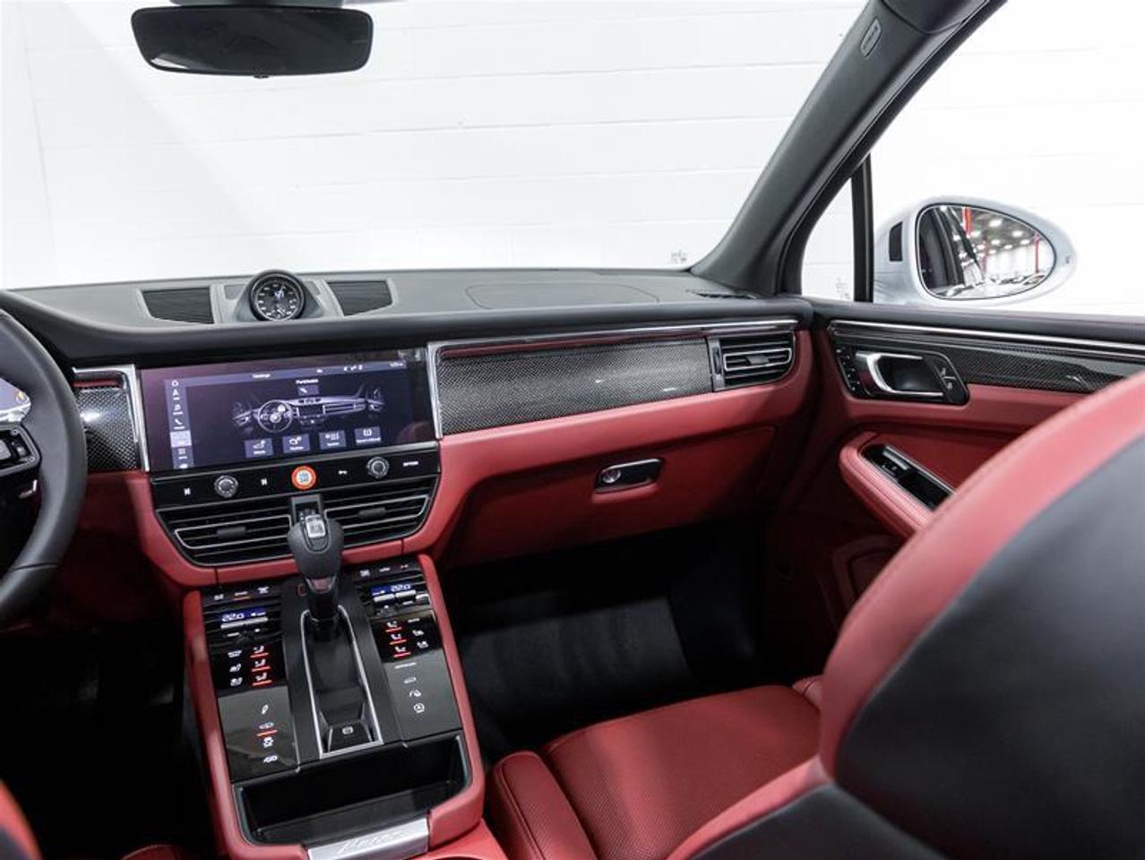 2026 Porsche Macan  Photo