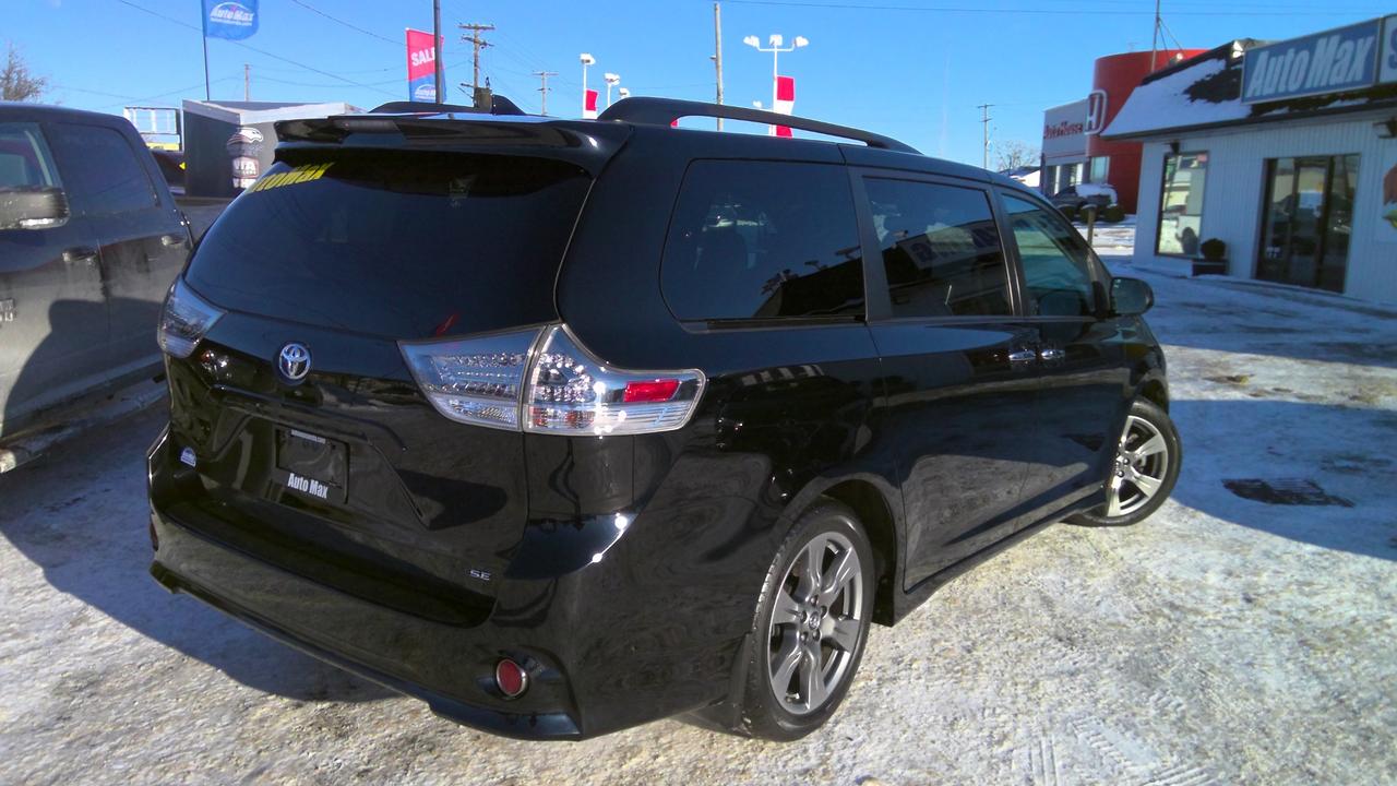 2019 Toyota Sienna SE 8-Passenger 4dr Front-Wheel Drive Passenger Van Photo4