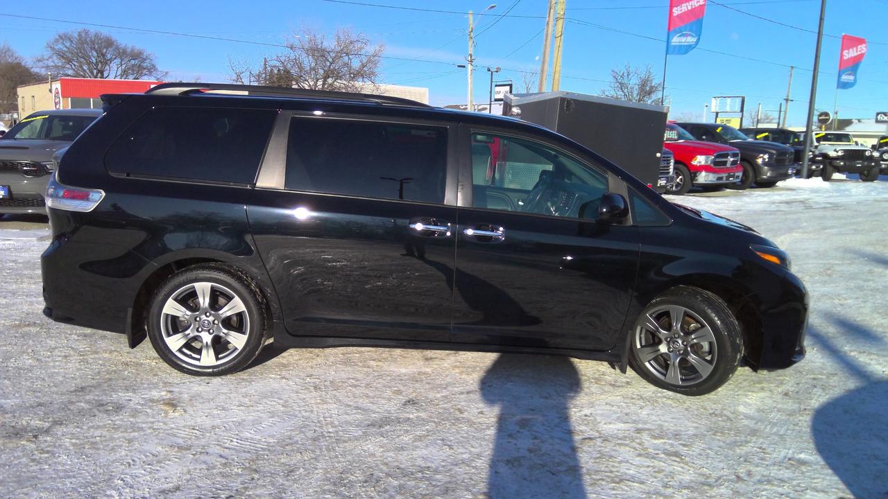 2019 Toyota Sienna SE 8-Passenger 4dr Front-Wheel Drive Passenger Van Photo