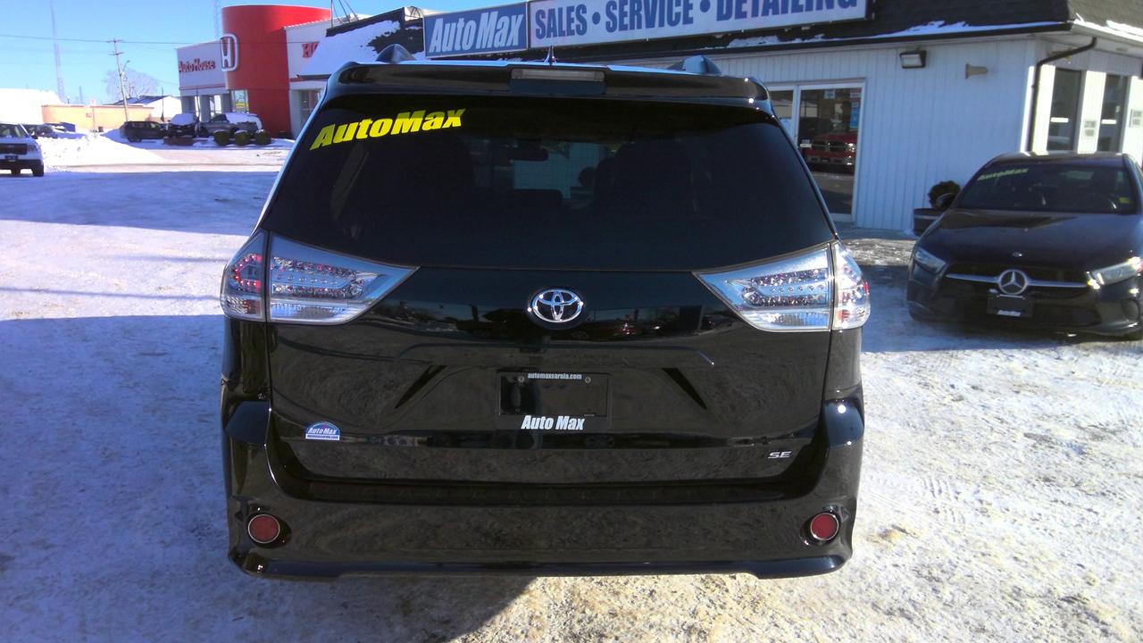 2019 Toyota Sienna SE 8-Passenger 4dr Front-Wheel Drive Passenger Van Photo
