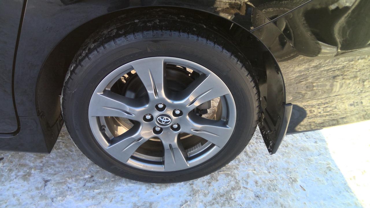 2019 Toyota Sienna SE 8-Passenger 4dr Front-Wheel Drive Passenger Van Photo