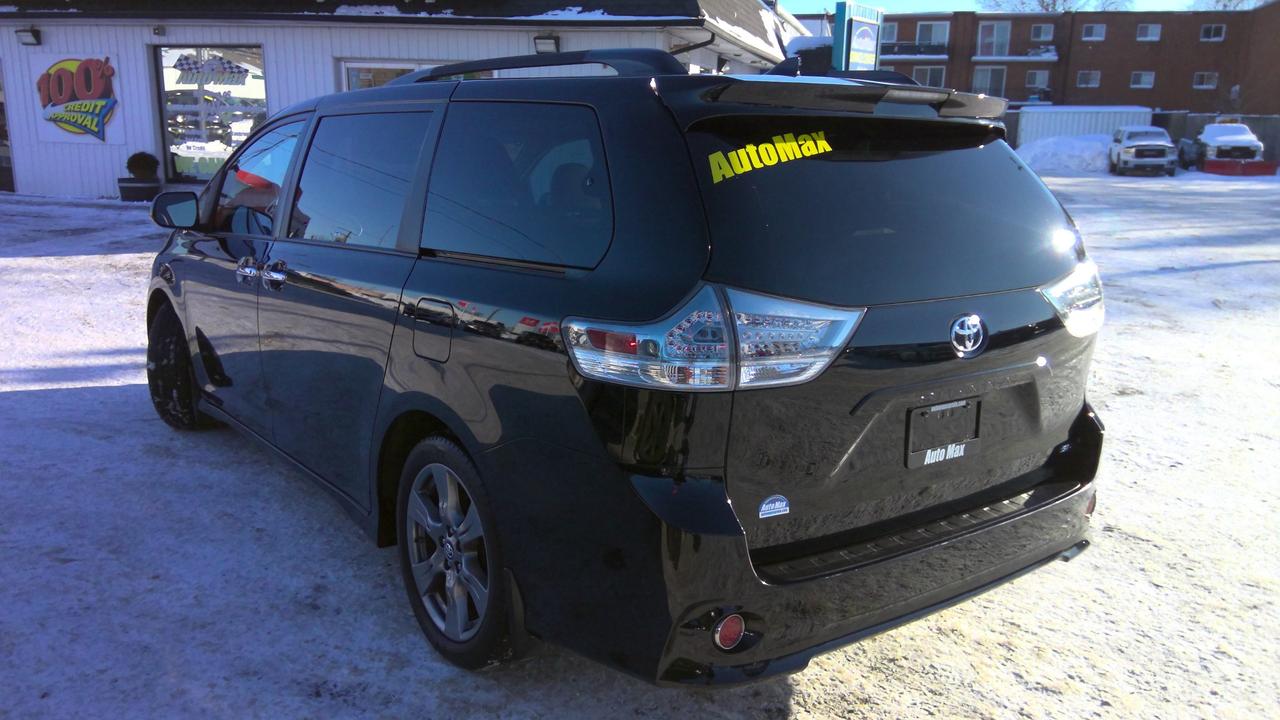 2019 Toyota Sienna SE 8-Passenger 4dr Front-Wheel Drive Passenger Van Photo