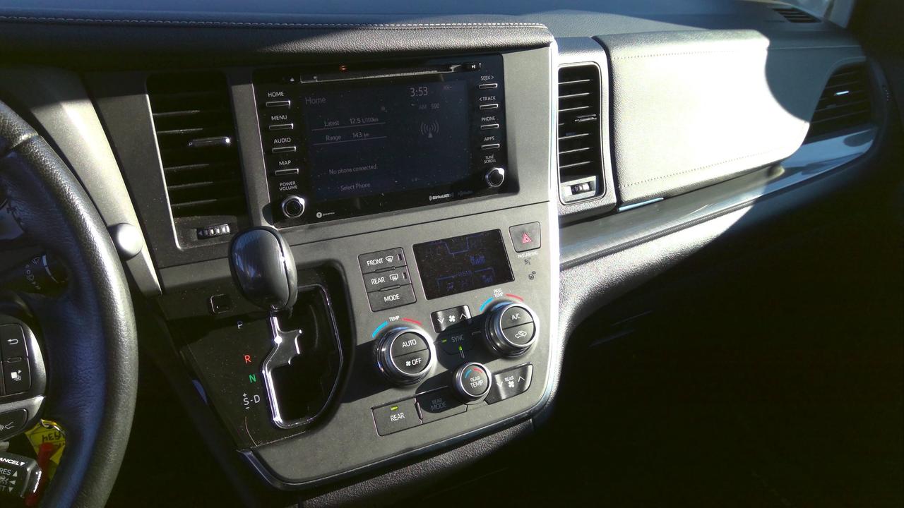 2019 Toyota Sienna SE 8-Passenger 4dr Front-Wheel Drive Passenger Van Photo