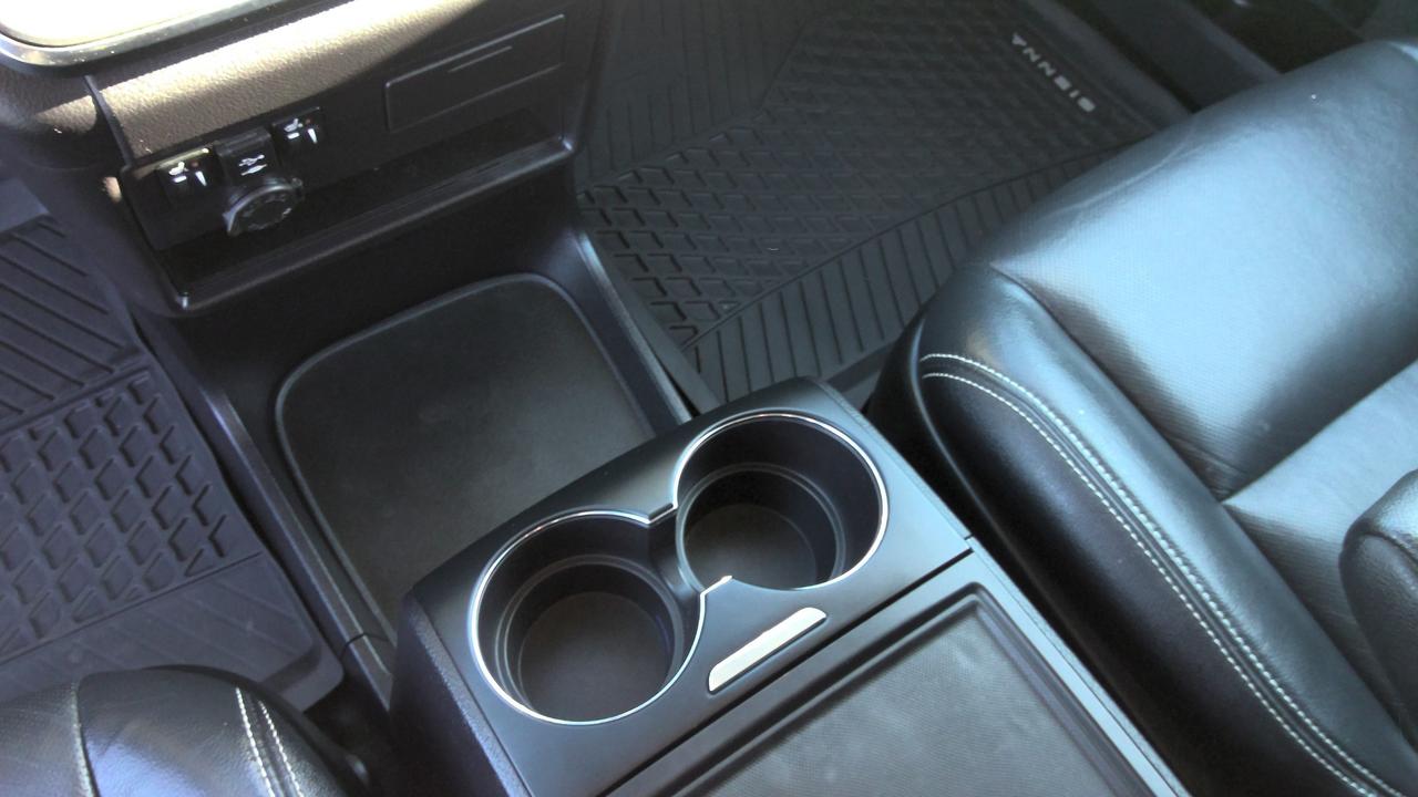 2019 Toyota Sienna SE 8-Passenger 4dr Front-Wheel Drive Passenger Van Photo