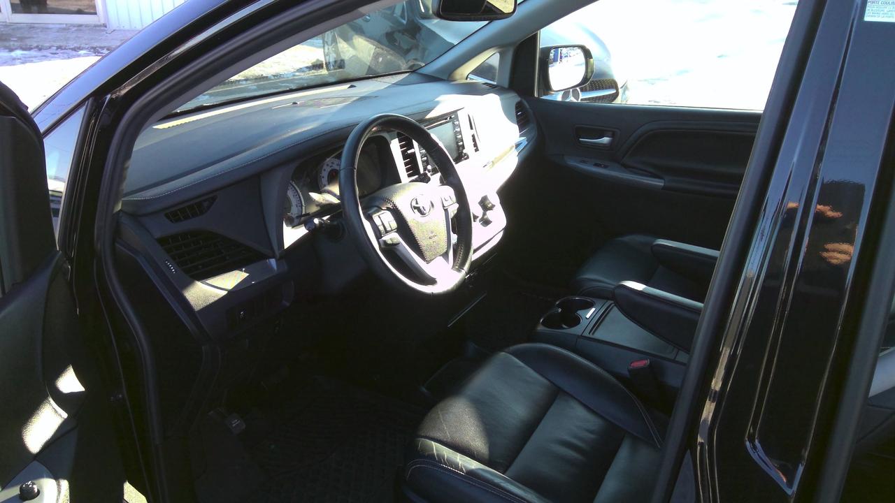 2019 Toyota Sienna SE 8-Passenger 4dr Front-Wheel Drive Passenger Van Photo