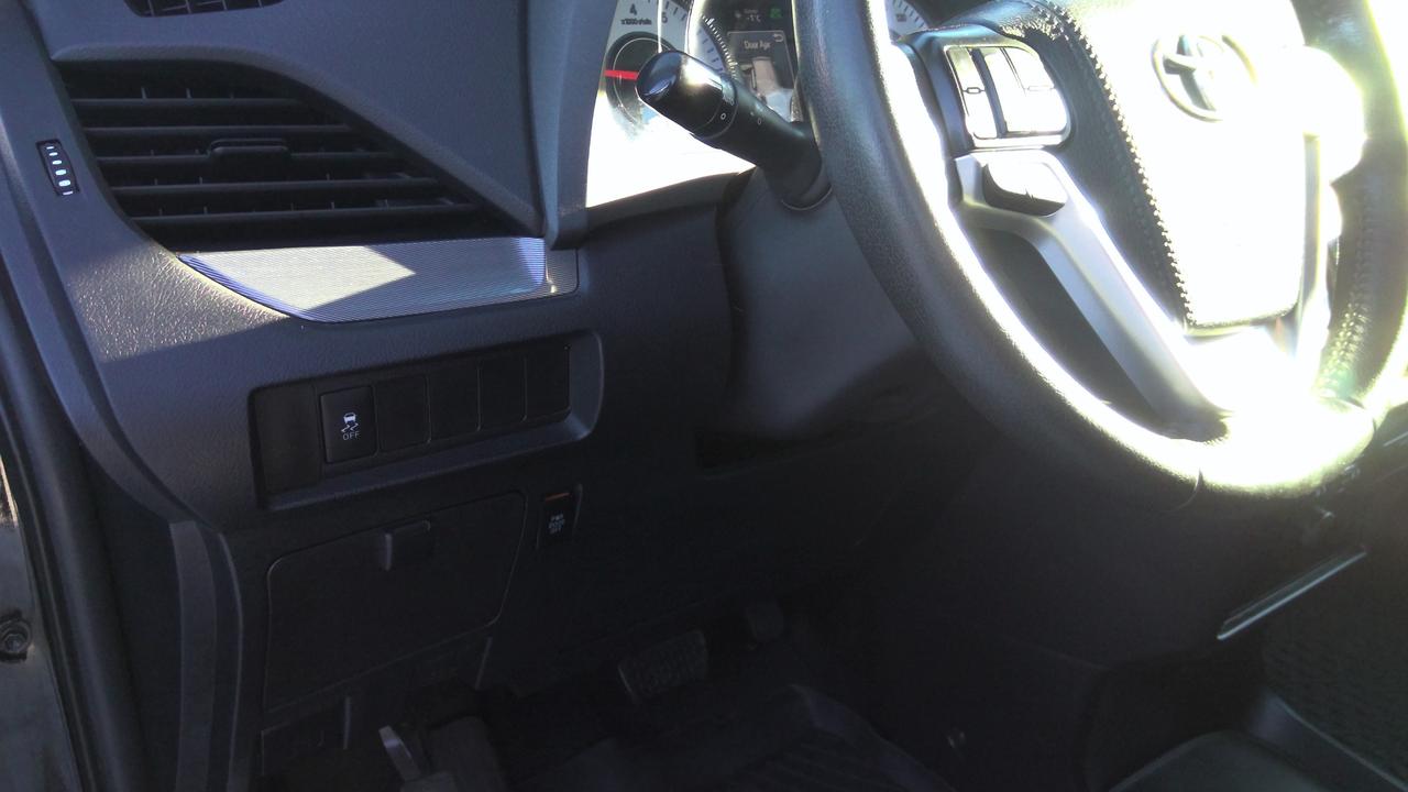 2019 Toyota Sienna SE 8-Passenger 4dr Front-Wheel Drive Passenger Van Photo