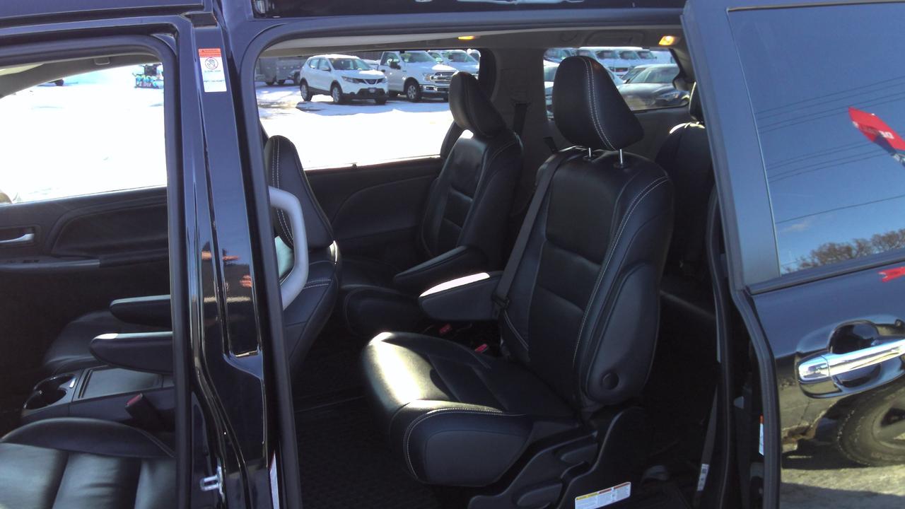 2019 Toyota Sienna SE 8-Passenger 4dr Front-Wheel Drive Passenger Van Photo