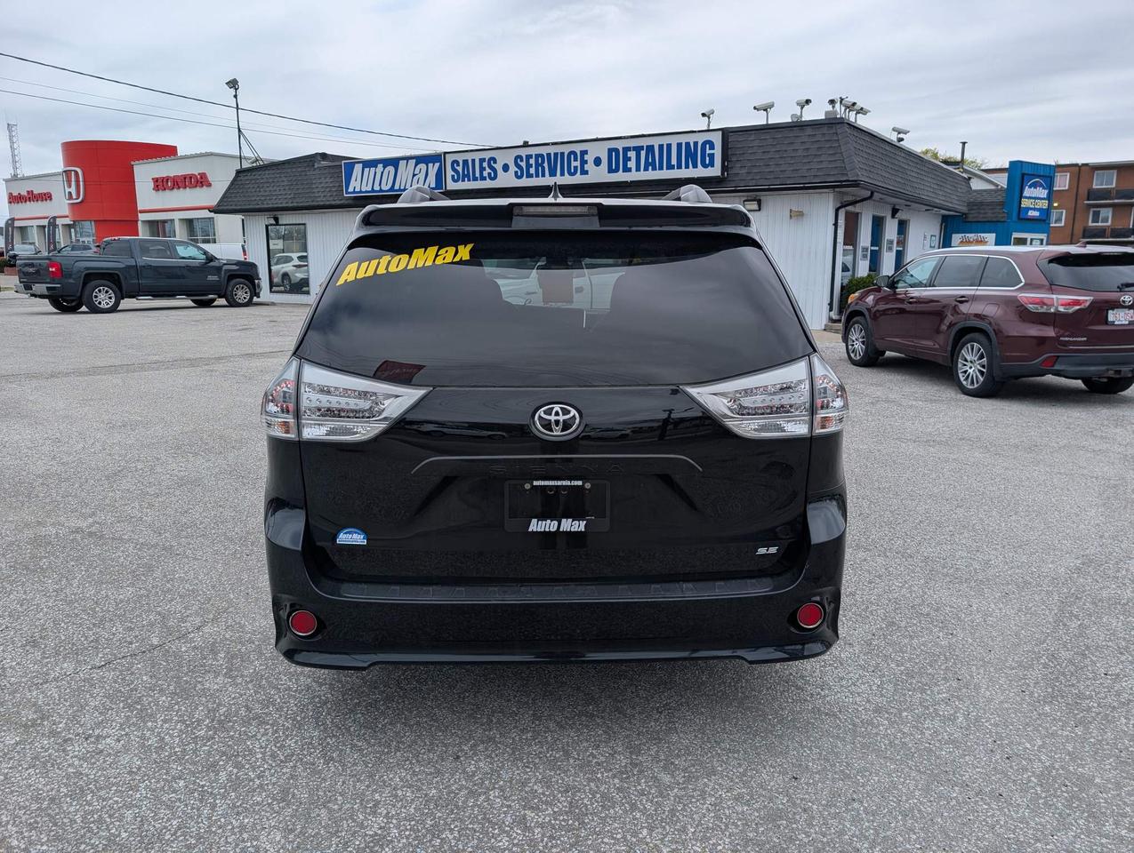2019 Toyota Sienna SE 8-Passenger 4dr Front-Wheel Drive Passenger Van Photo4