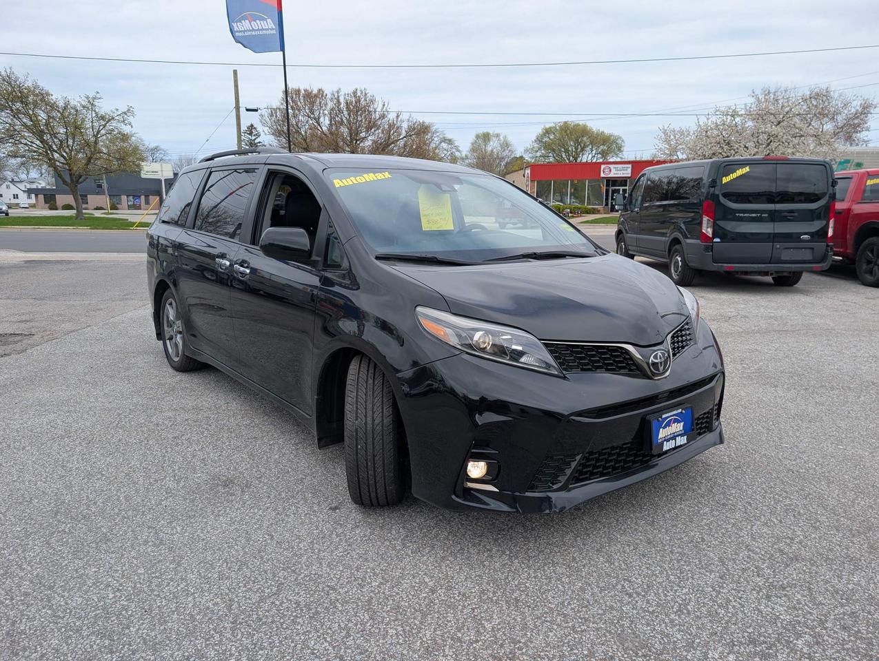 2019 Toyota Sienna SE 8-Passenger 4dr Front-Wheel Drive Passenger Van Photo