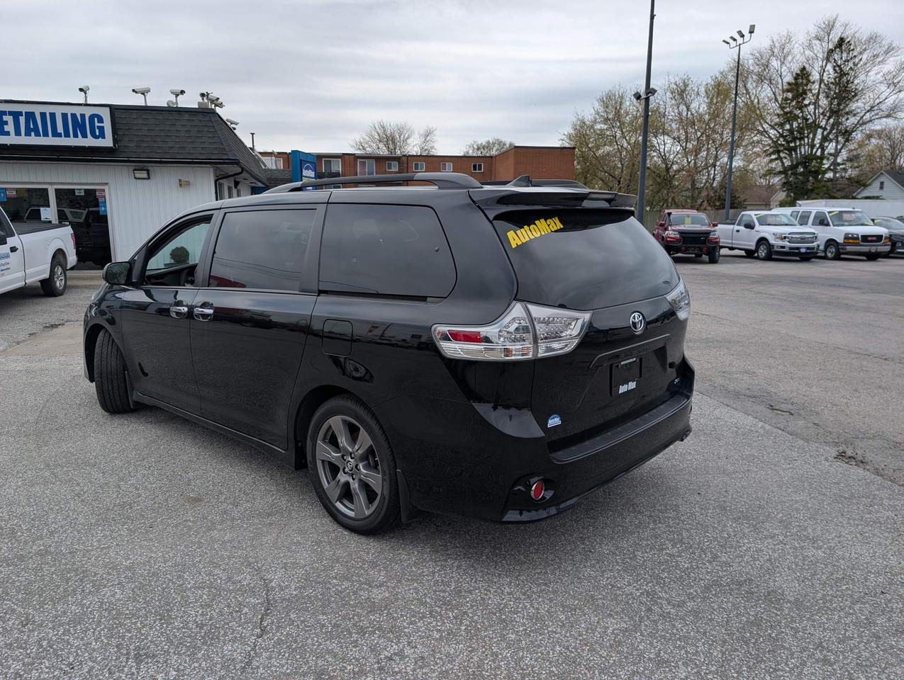 2019 Toyota Sienna SE 8-Passenger 4dr Front-Wheel Drive Passenger Van Photo