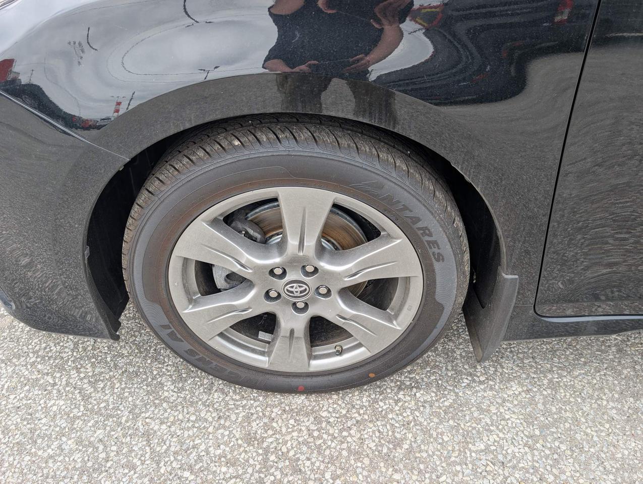 2019 Toyota Sienna SE 8-Passenger 4dr Front-Wheel Drive Passenger Van Photo