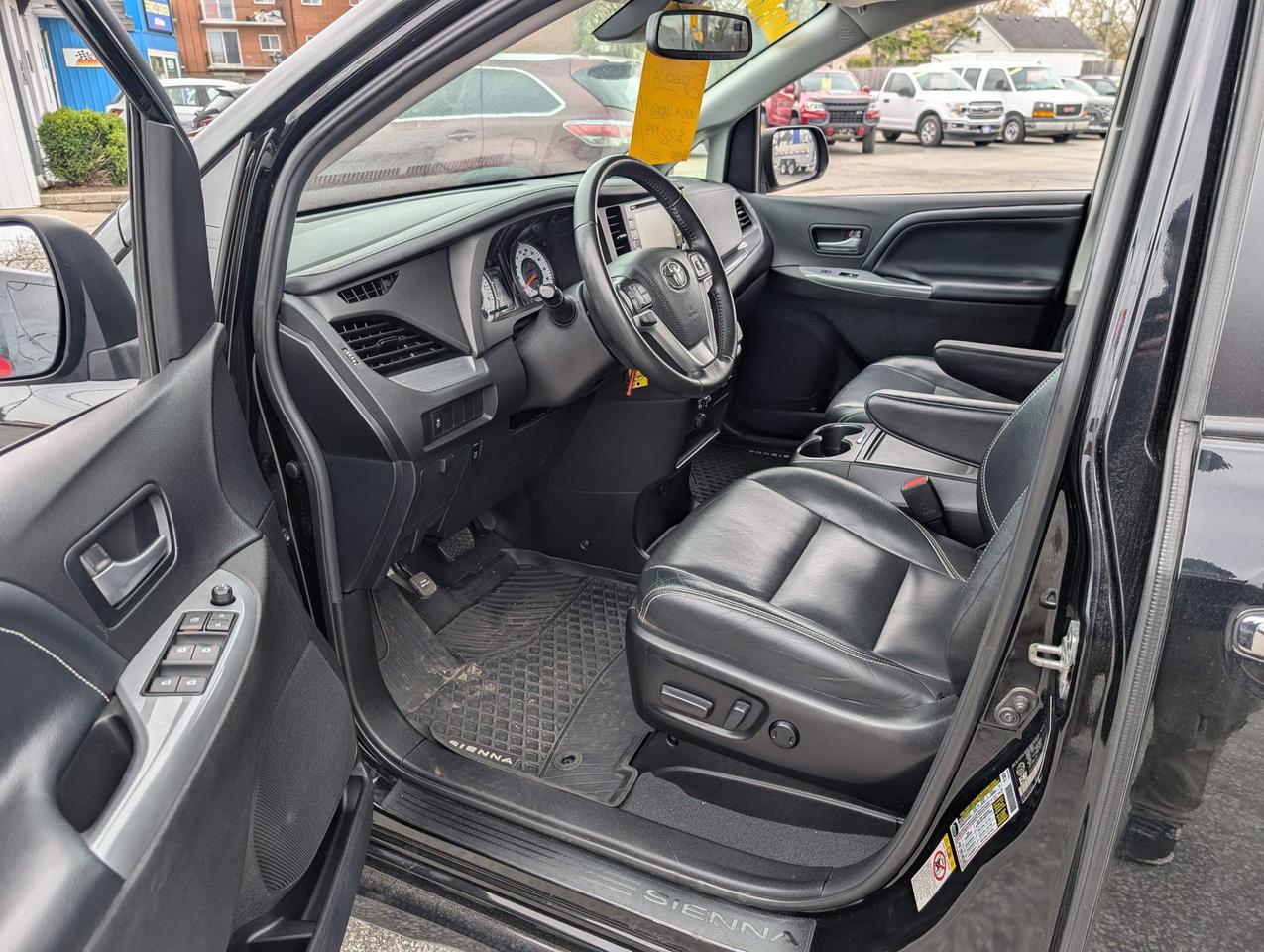 2019 Toyota Sienna SE 8-Passenger 4dr Front-Wheel Drive Passenger Van Photo