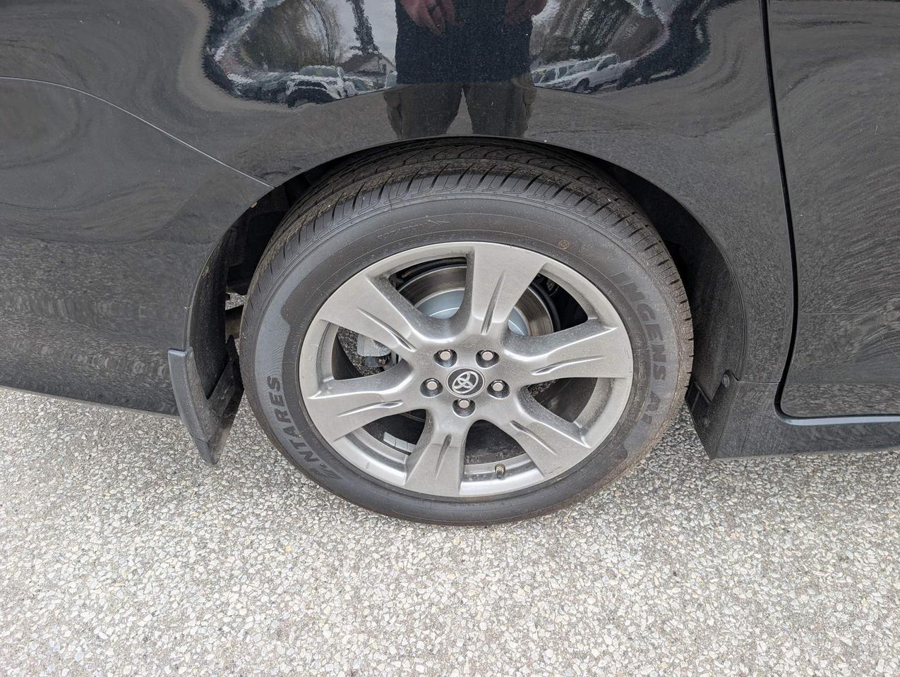2019 Toyota Sienna SE 8-Passenger 4dr Front-Wheel Drive Passenger Van Photo