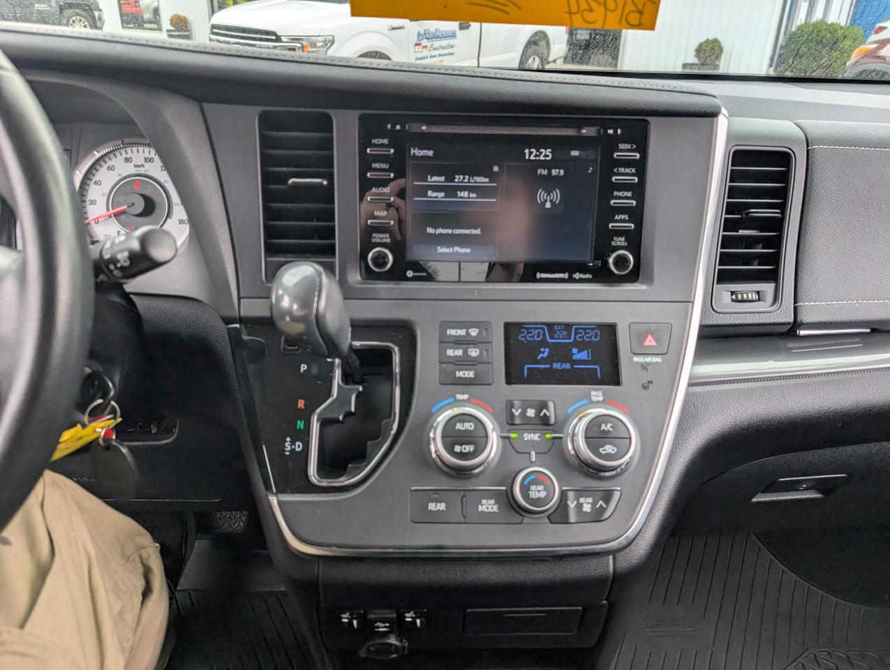 2019 Toyota Sienna SE 8-Passenger 4dr Front-Wheel Drive Passenger Van Photo