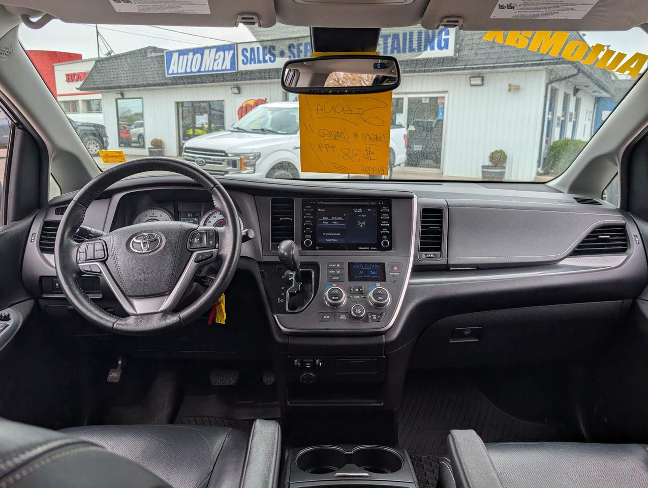 2019 Toyota Sienna SE 8-Passenger 4dr Front-Wheel Drive Passenger Van Photo