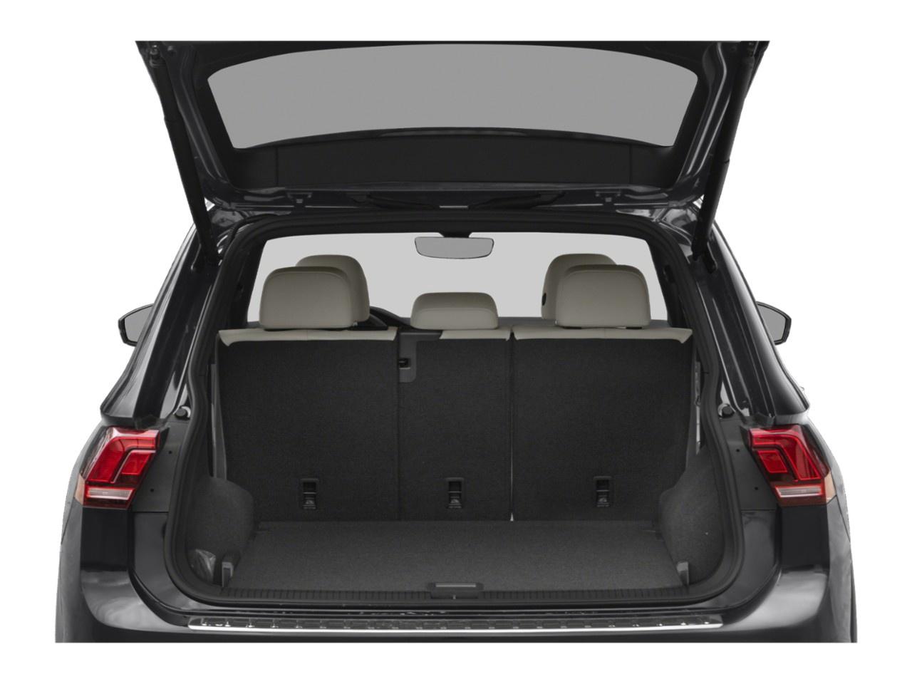 2022 Volkswagen Tiguan Comfortline R-Line Black Edition 4MOTION Photo