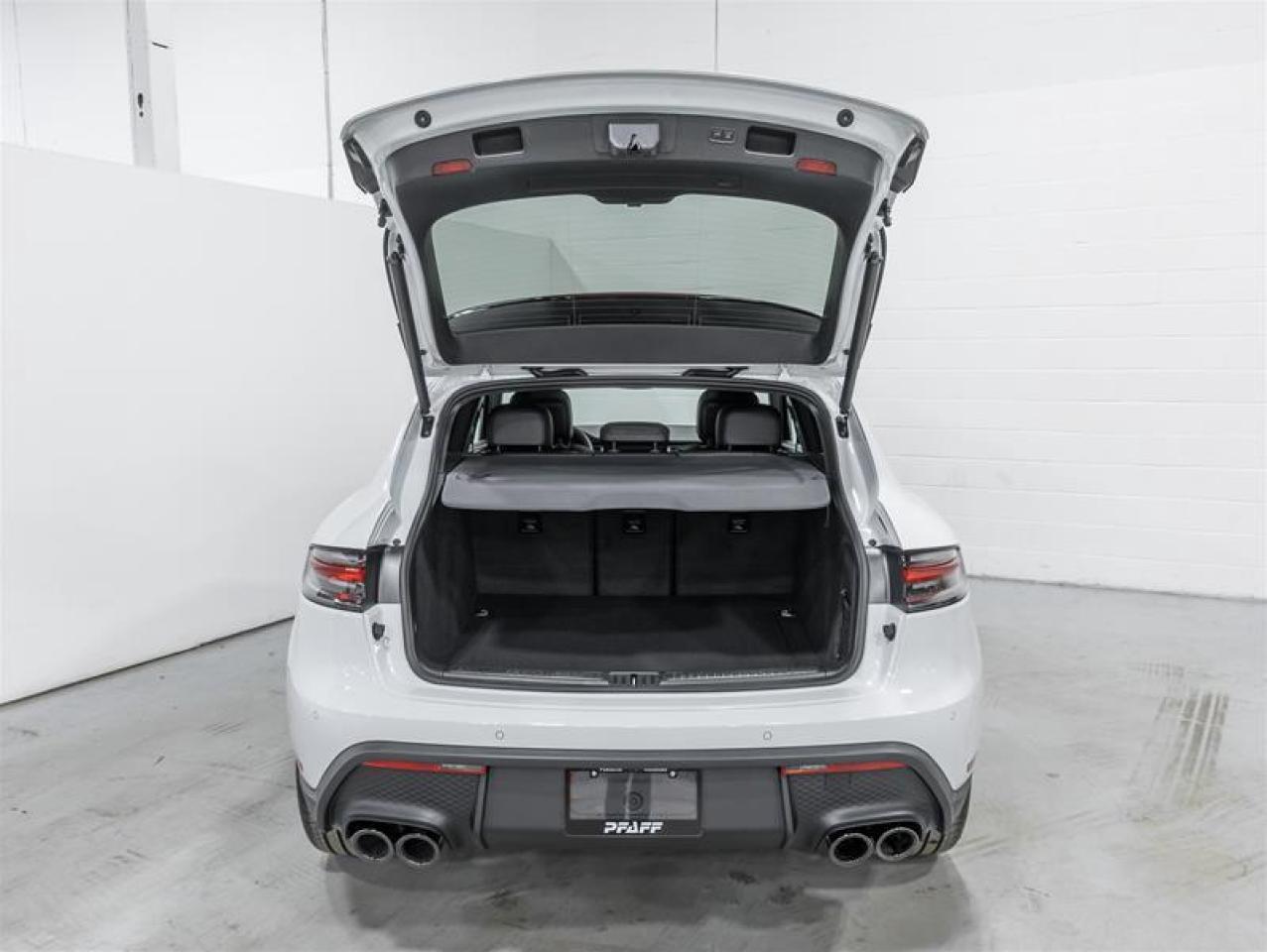 2026 Porsche Macan  Photo