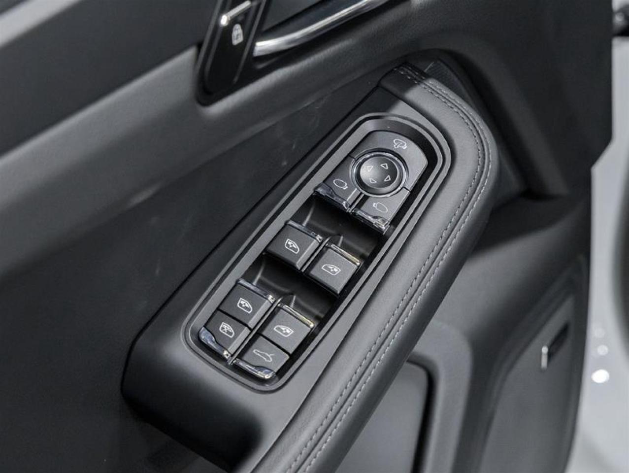 2026 Porsche Macan  Photo