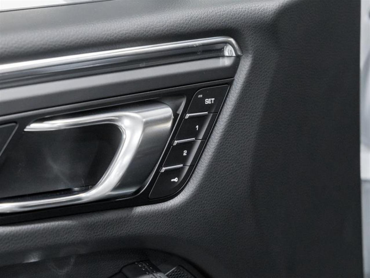 2026 Porsche Macan  Photo