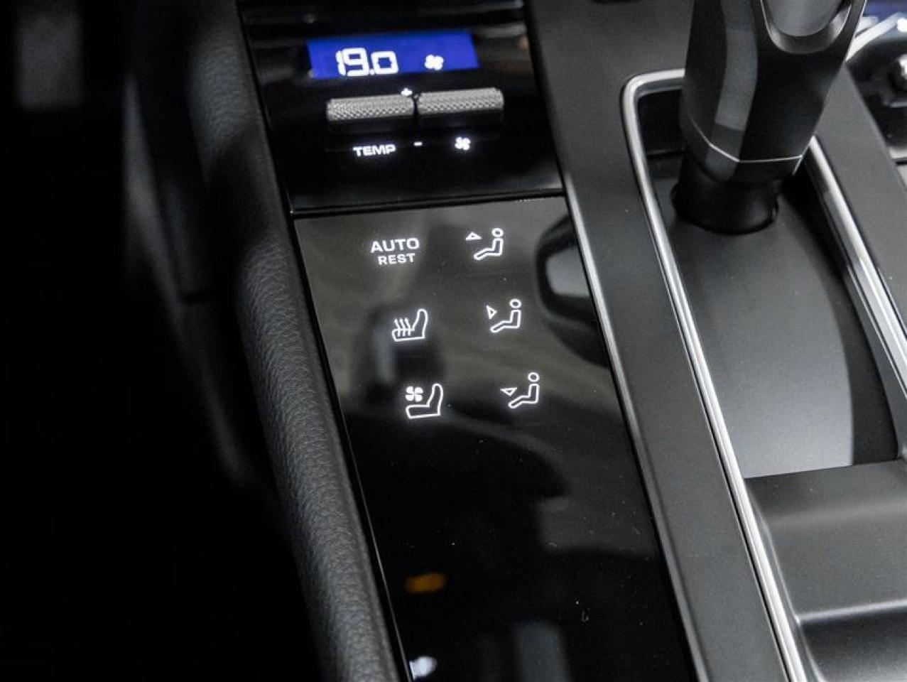 2026 Porsche Macan  Photo