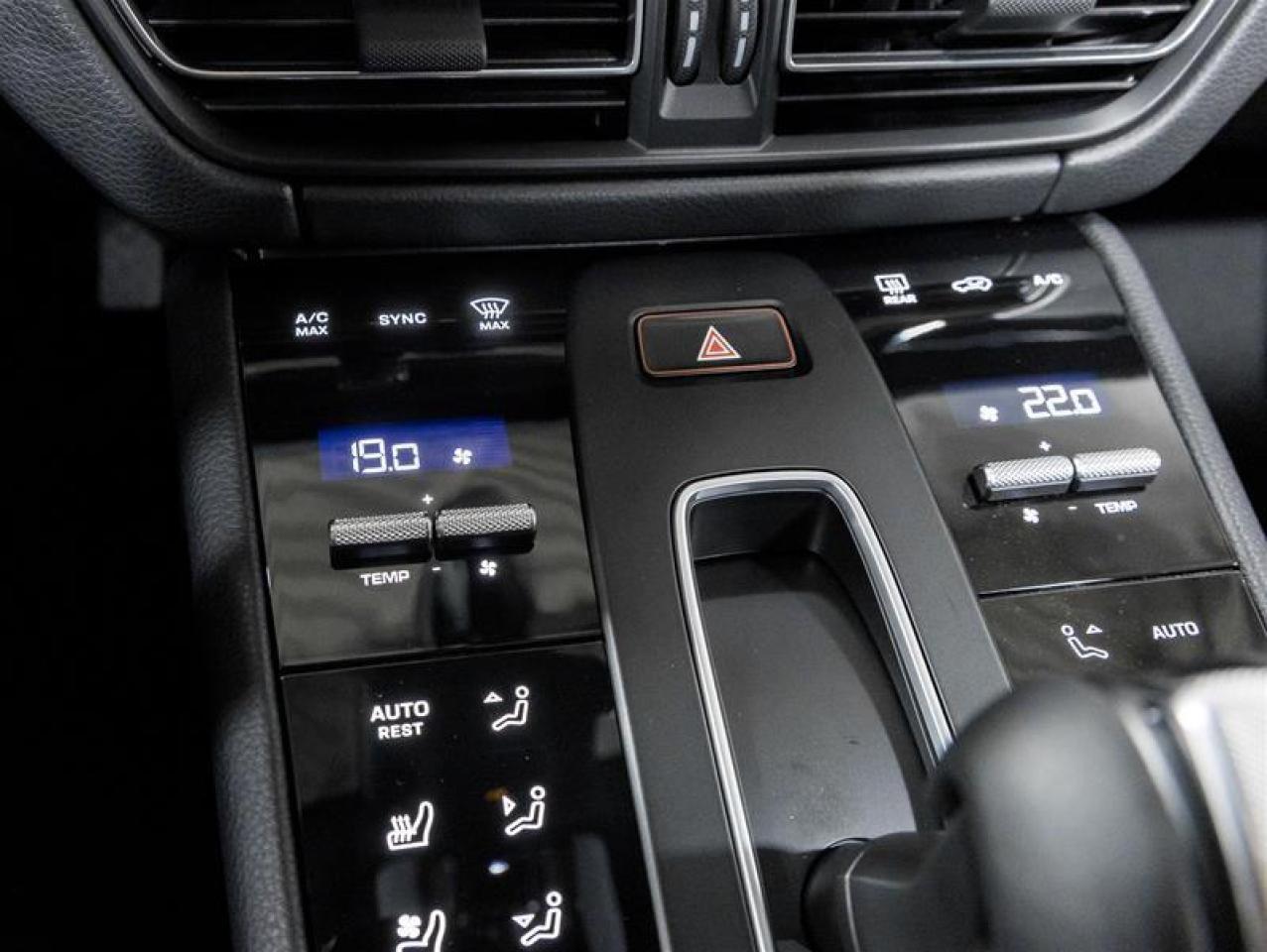 2026 Porsche Macan  Photo