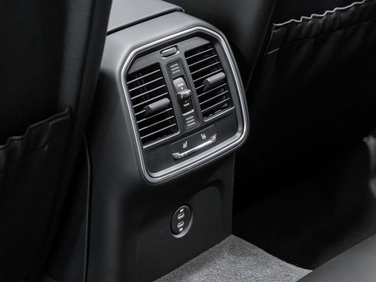 2026 Porsche Macan  Photo