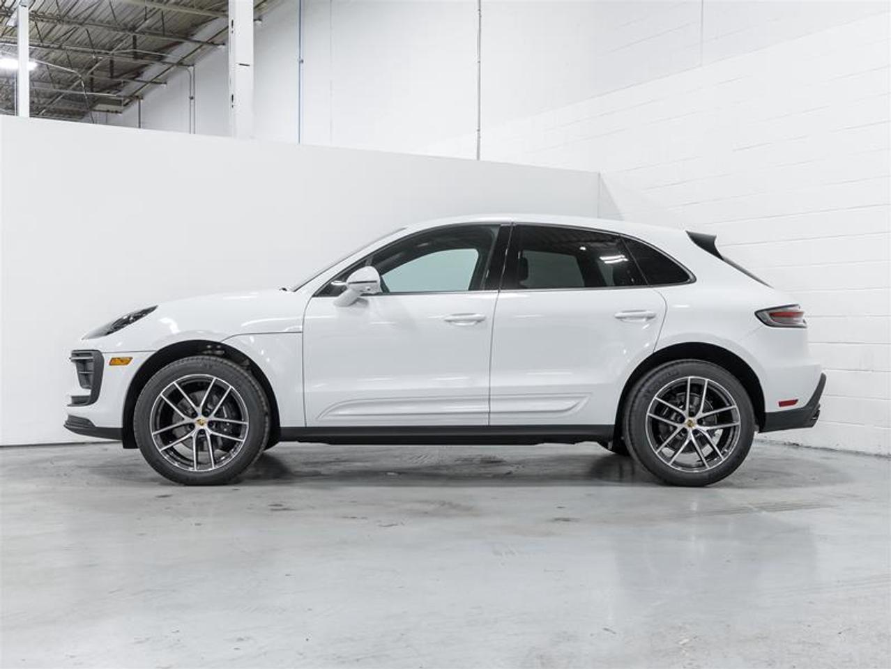 2026 Porsche Macan  Photo3