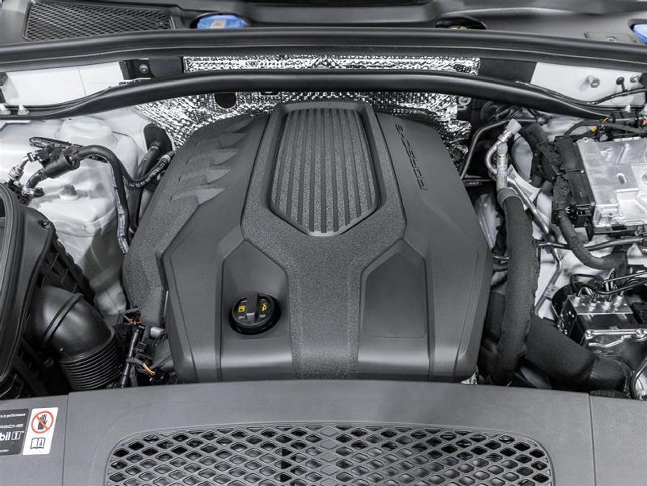 2026 Porsche Macan  Photo2