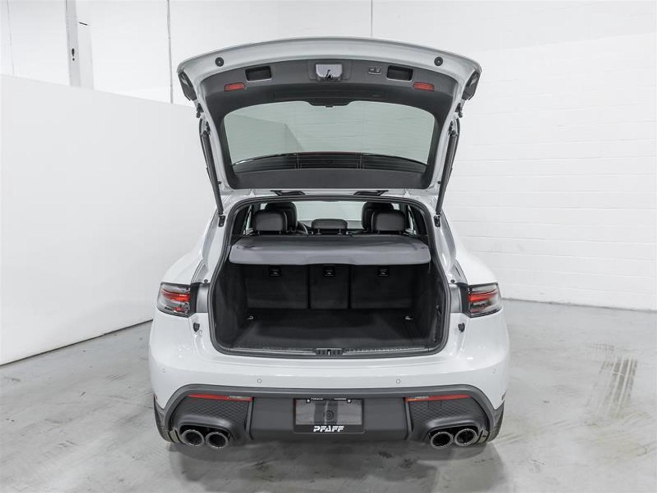 2026 Porsche Macan  Photo
