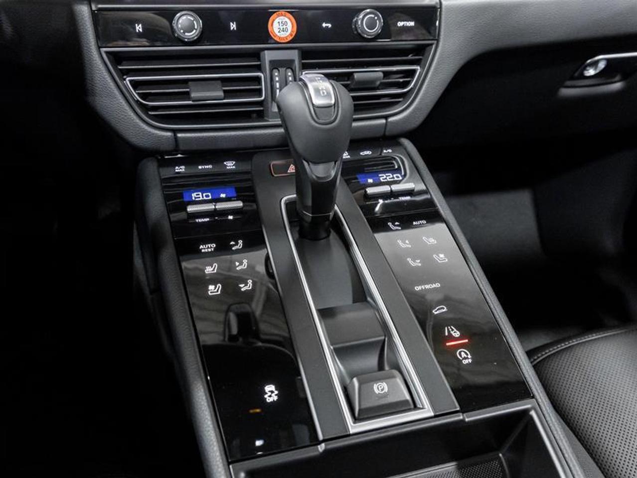 2026 Porsche Macan  Photo