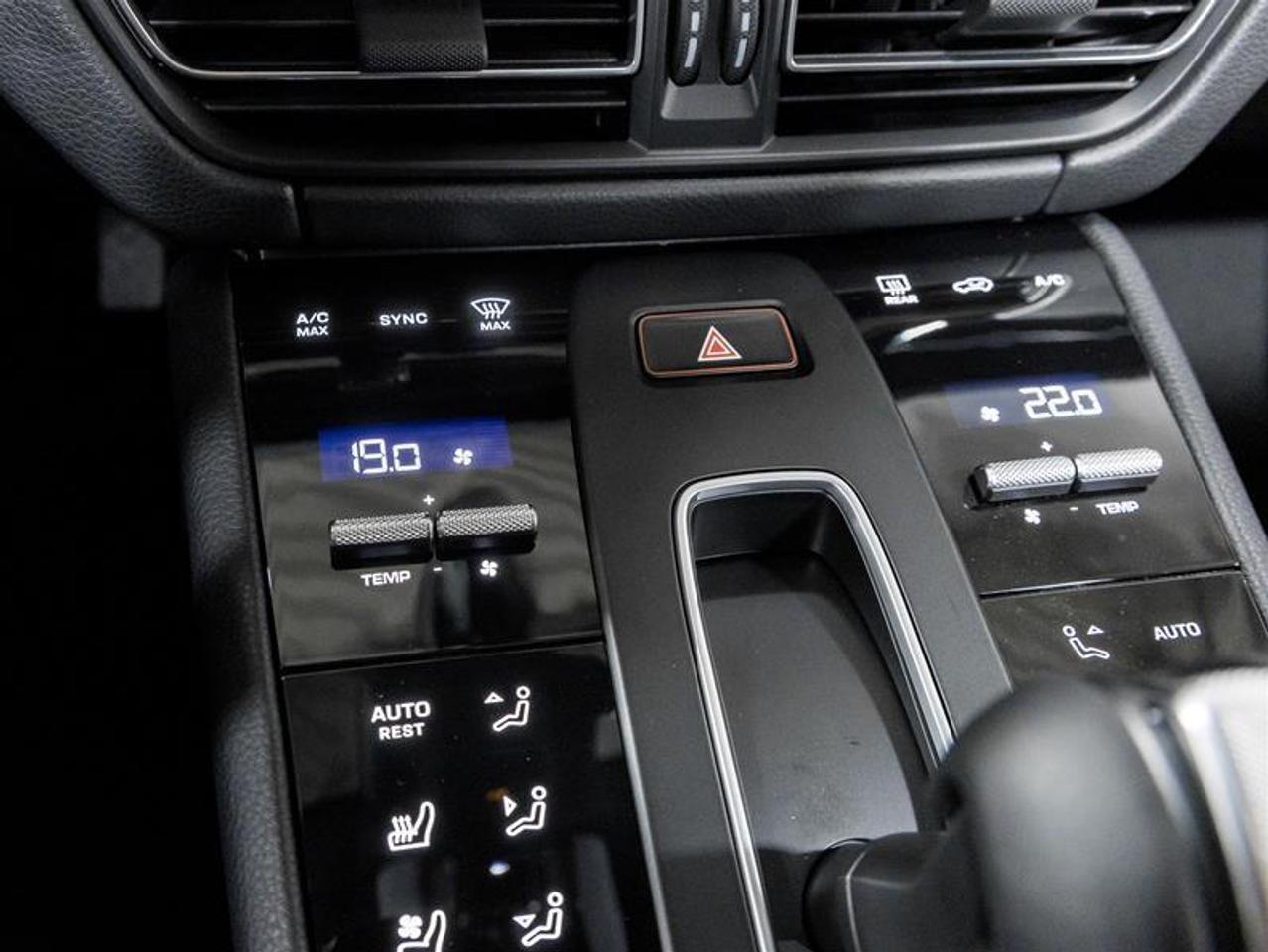 2026 Porsche Macan  Photo