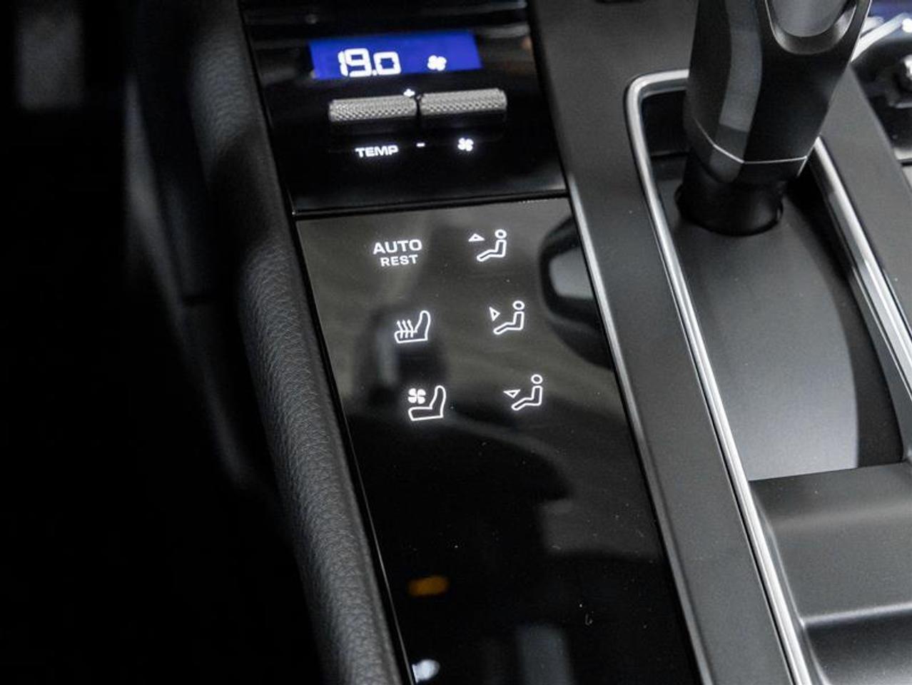 2026 Porsche Macan  Photo