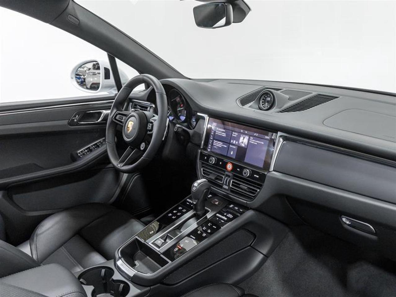 2026 Porsche Macan  Photo