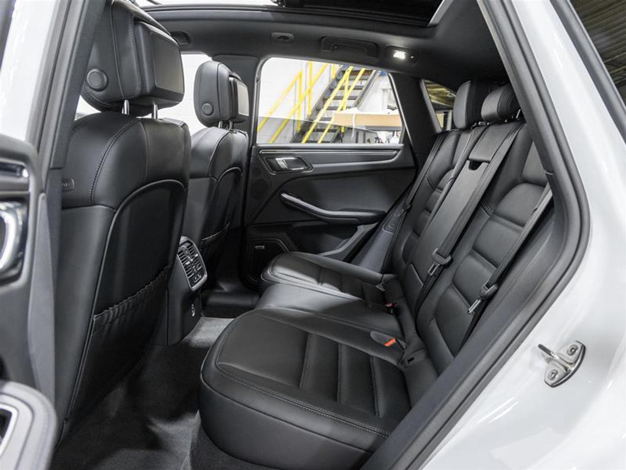 2026 Porsche Macan  Photo
