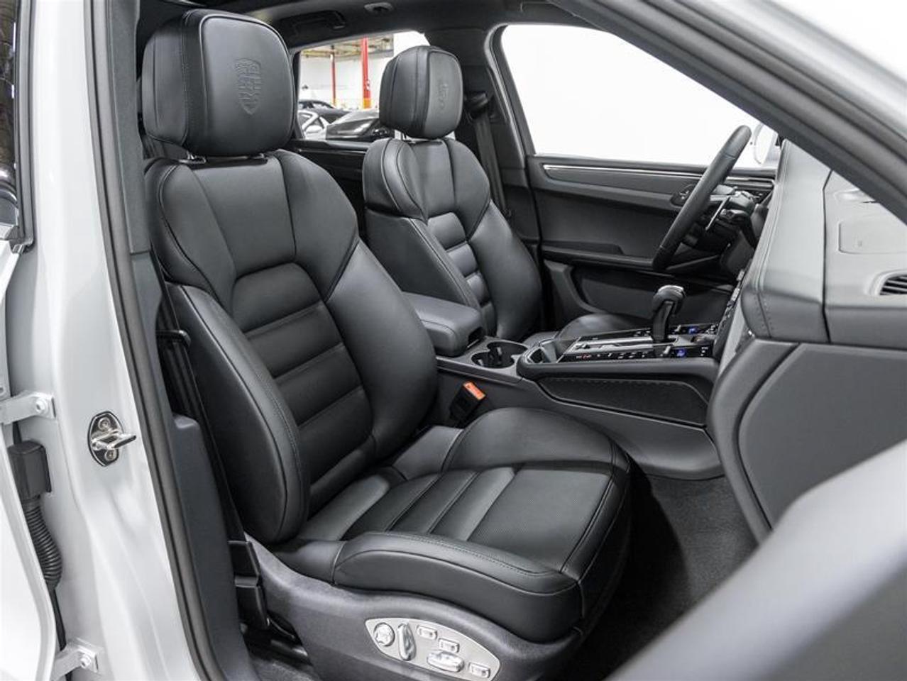 2026 Porsche Macan  Photo