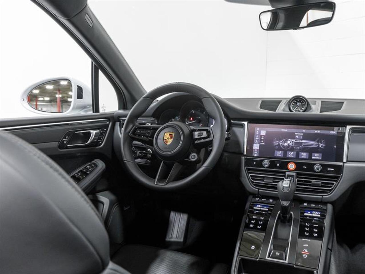 2026 Porsche Macan  Photo