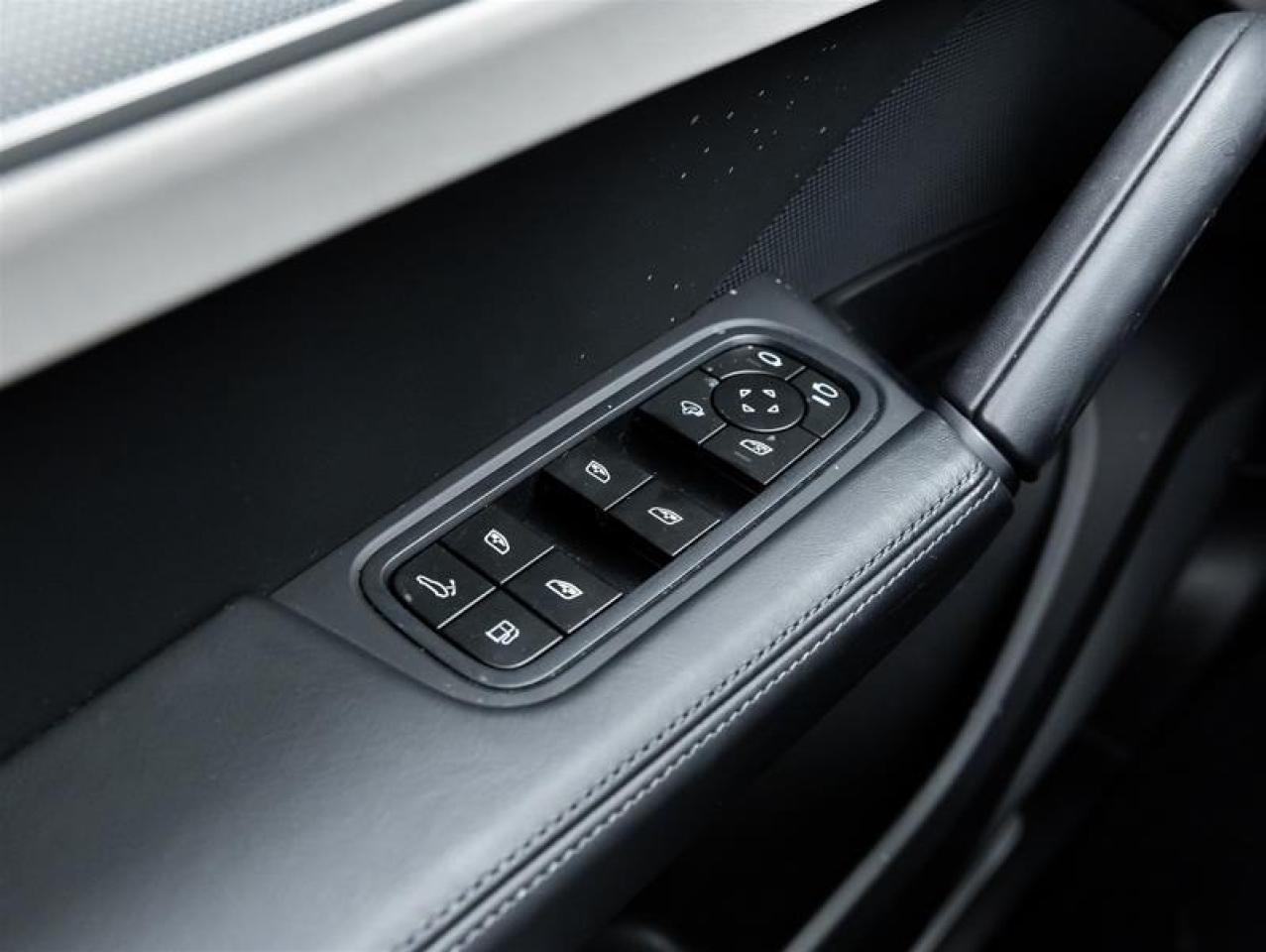 2025 Porsche Cayenne  Photo