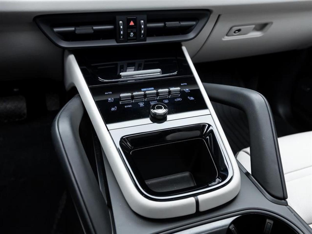 2025 Porsche Cayenne  Photo