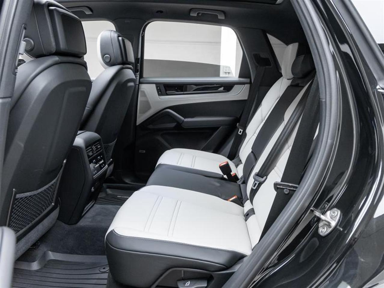 2025 Porsche Cayenne  Photo